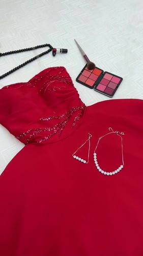 فستان احمر على صدرية خرز 1124-11