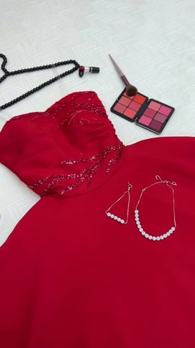 فستان احمر على صدرية خرز 1124-11