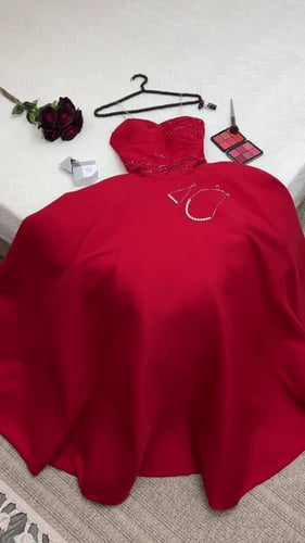 فستان احمر على صدرية خرز 1124-11