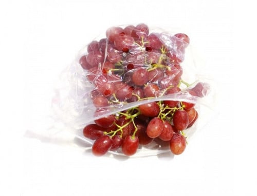 عنب أحمر طازج