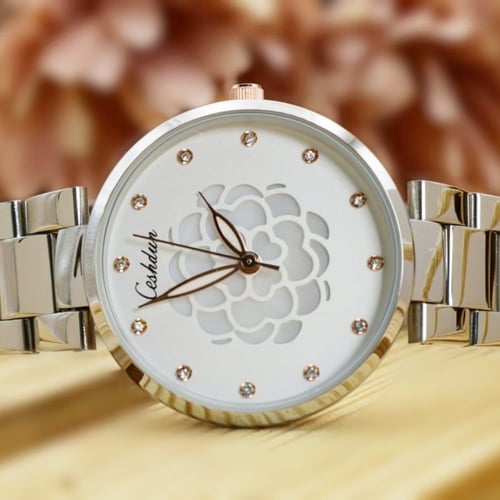 ساعة يد نسائية فاخرة