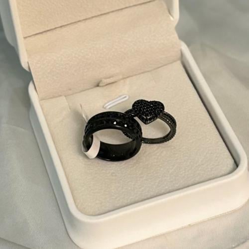 طقم خواتم رجالي ونسائي باللون الاسود