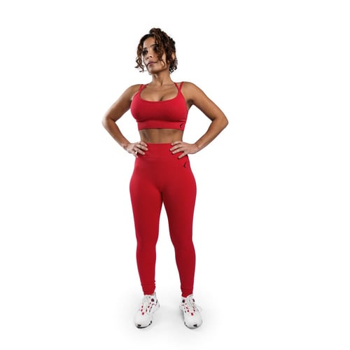 توب رياضي نسائي احمر يوفر الدعم والراحة أثناء التم...