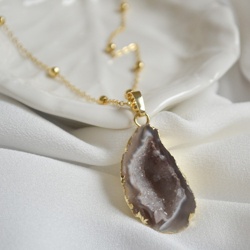 قطعة من الحجر الطبيعي ((لون اسود)) المطلي بالذهب ا...