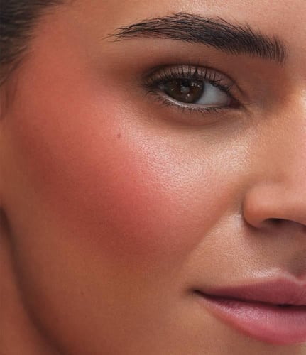 مون قليز أحمر خدود - بلشد