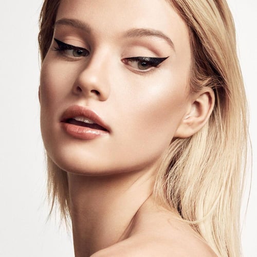 فنتي بيوتي كحل سائل طويل الامد - كوز ام بلاك