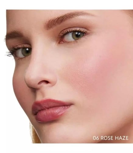 ايف سان لوران احمر خدود ميك مي بلش - 06 روز هيز