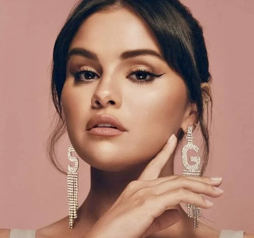 رير بيوتي هايلايتر سيلكي تاتش - ميسميرايز 2.8 جم