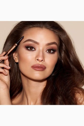 شارلوت تلبوري قلم حواجب برو تشيت درجة ميديام براون...