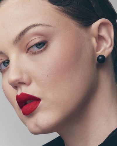 فنتي بيوتي احمر شفاه ايقون فيلفيت السائل 01 the mv...