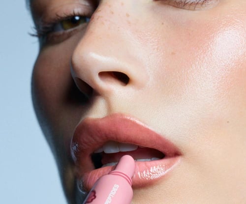 رود هايلي مرطب الشفاه المعطر - ريبون