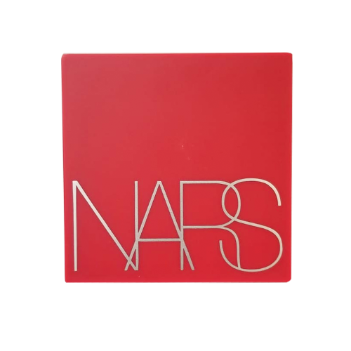 نارس مراة مكياج احمر