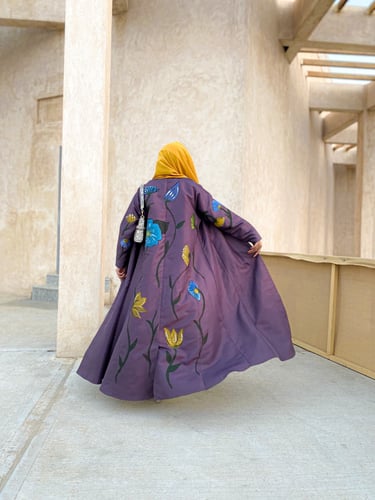 عبايه ملونة