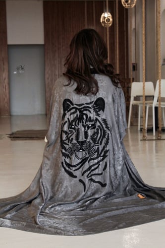 عبايات لون رمادي