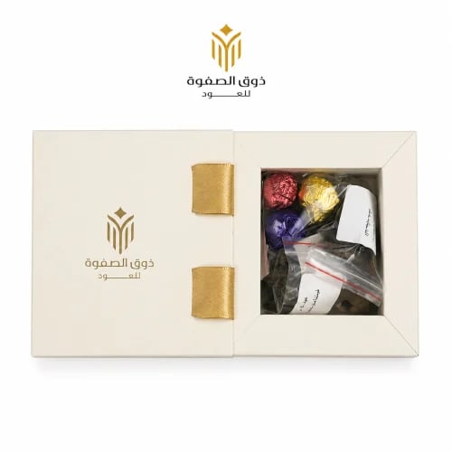 عينات من جميع انواع العود والمعمول التي في المتجر