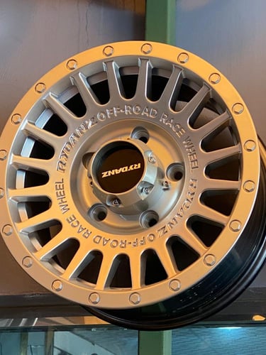 طقم 4 جنوط رايدنز قصة برايد