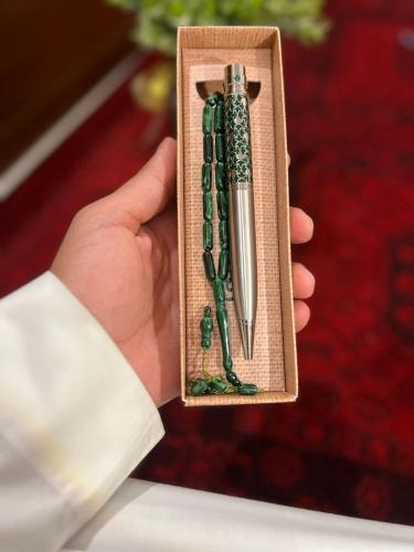 طقم صنوبري أخضر مموج و قلم باشا أخضر