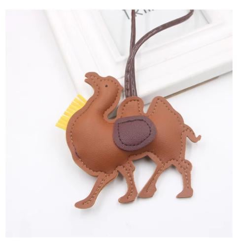 تعليقة جمل جلد