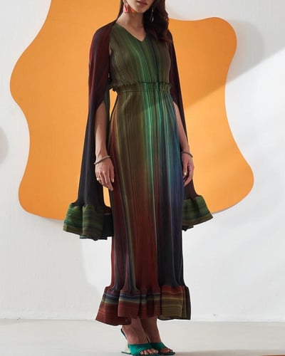 137Wفستان طويل مع أكمام طويله فري سايز