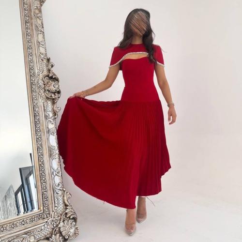 W148فستان أحمر مزين بالكرستال