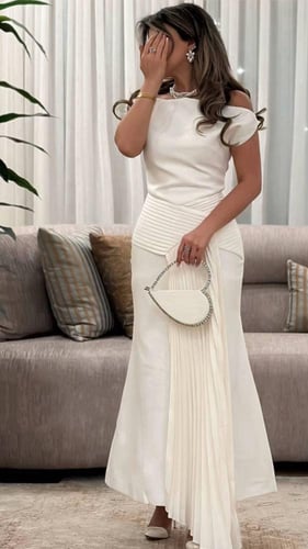 149فستان أنيق مع كسرات