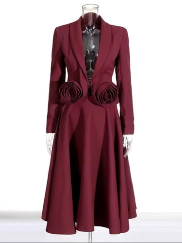 W135طقم مكون من بليزر مزين بورد وتنورة