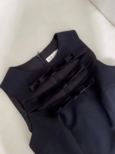 W56فستان اسود منفوش مع تدخيلة مخمل