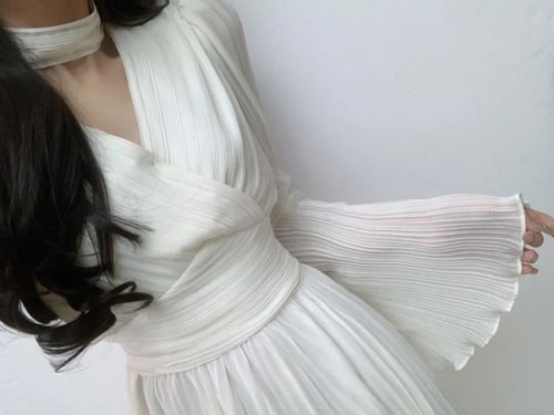 W60فستان بقصة مثلث شيفون مكسر