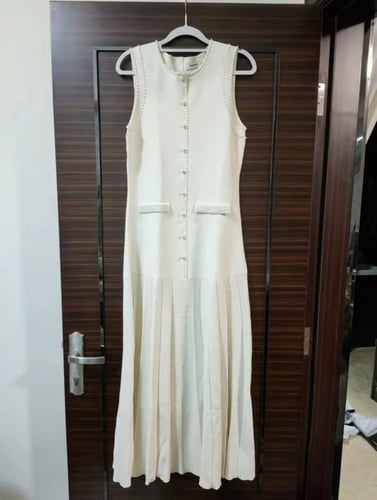 W115فستان ساندرو مزين باللؤلؤ