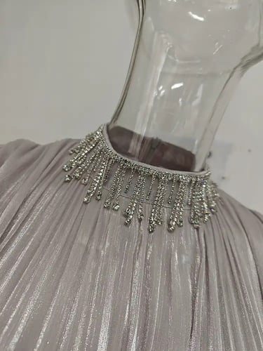 W116فستان مزين بالكرستال