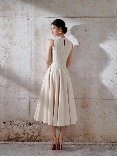 W63فستان ميد مع نفشه بسيطه