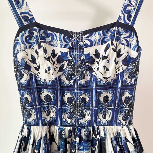 W8فستان كريب منقوش بالازرق