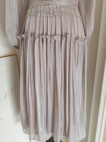 W116فستان مزين بالكرستال