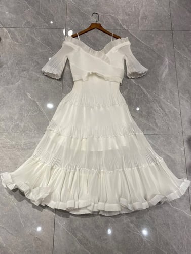 W37فستان بكسرات صغيرة