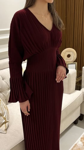 W127فستان كريب عنابي مكسر طويل