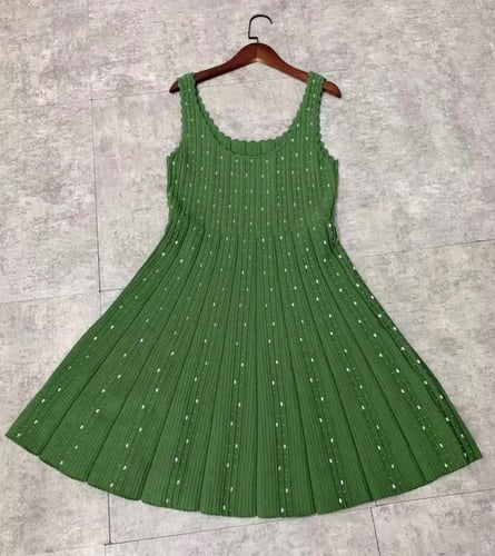 W14فستان مزين بالكرستال