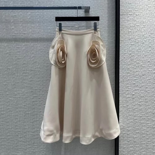 W120تنورة مع ورد زينة