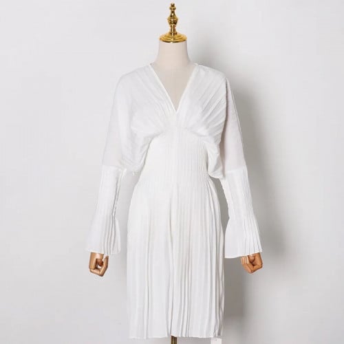 W1 فستان أبيض مكسر