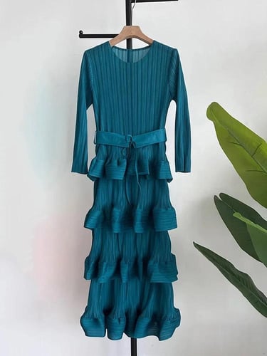 W129 فستان طبقات طويل