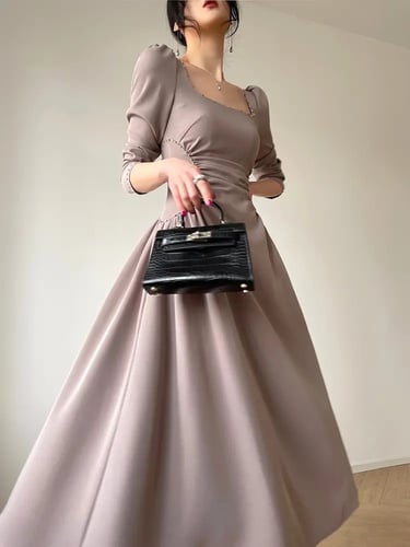 W47فستان مزين من الخصر بالخرز والكسرات الصغيره