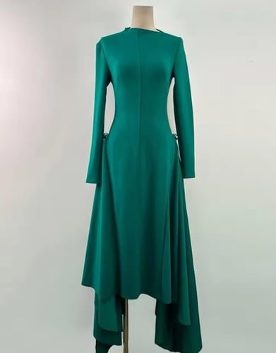 W147 فستان طويل بتصميم أنيق