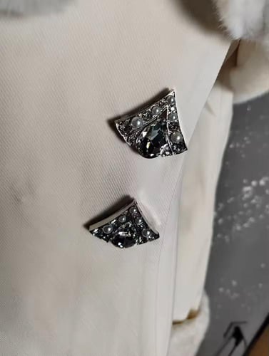 153بليزر فرو مع تنورة