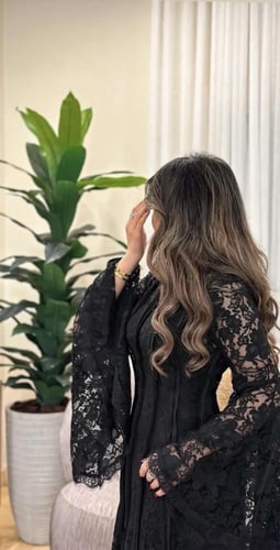 W142فستان دانتيل طويل