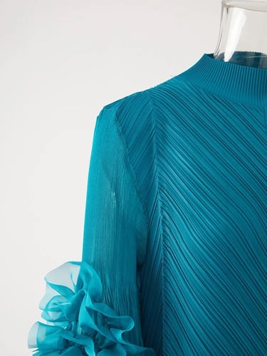 W11فستان ب أكمام مزينه بالورد