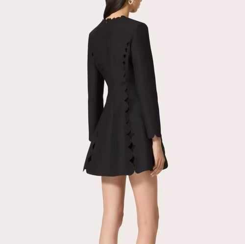 164 فستان أسود قصير