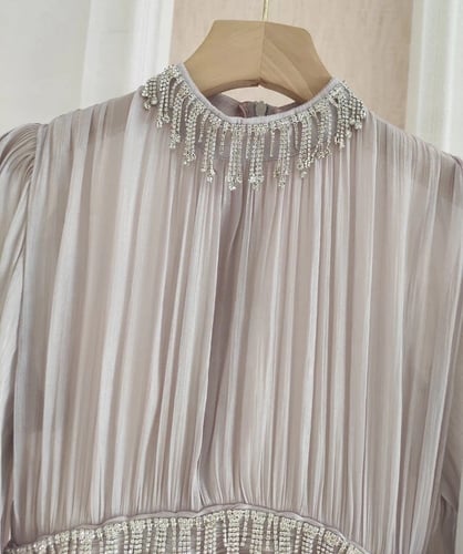 W116فستان مزين بالكرستال