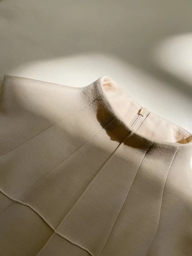 W52فستان بكسرات من الجنب