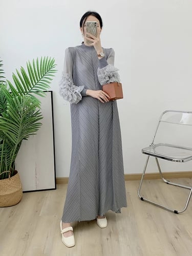 W11فستان ب أكمام مزينه بالورد