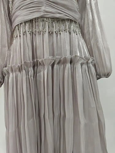 W116فستان مزين بالكرستال