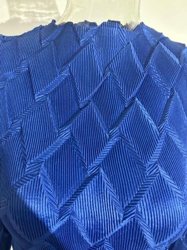 W13فستان طويل ب أكمام طويله بقماش يتمدد